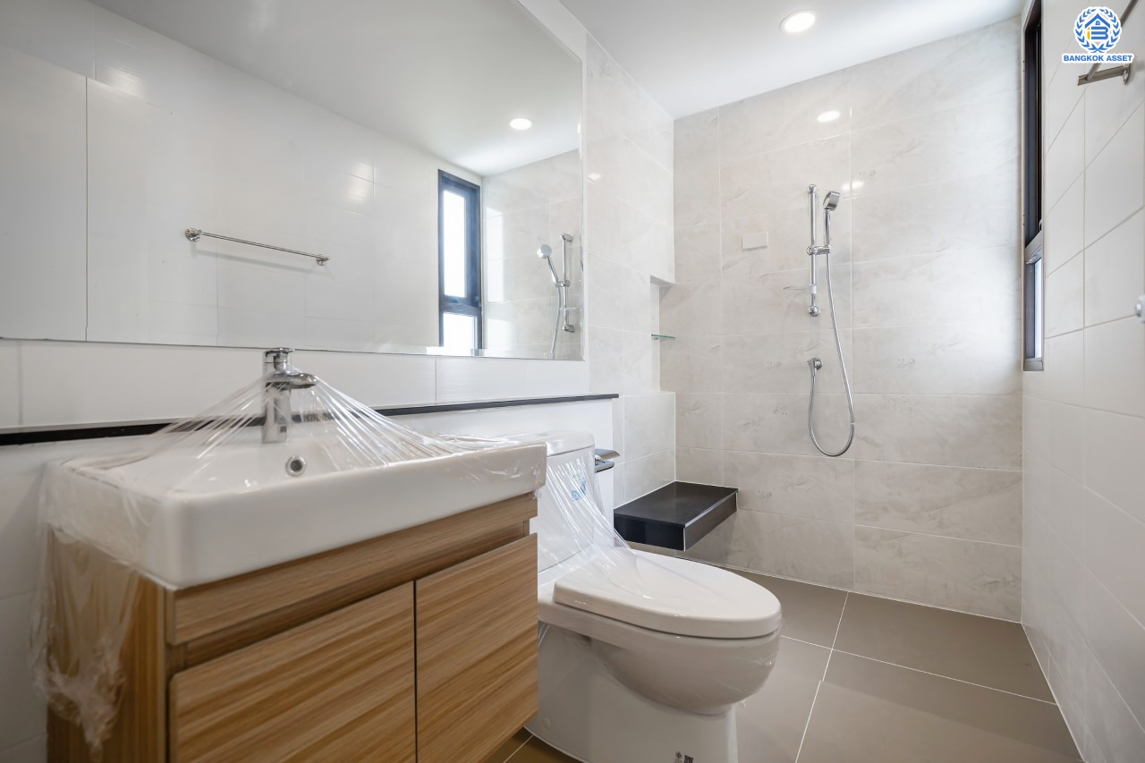 บ้านมือสองตกแต่งใหม่ ม.เดอะซิตี้ ราชพฤกษ์-ปิ่นเกล้า หลังมุม เนื้อที่ 71.8 ตร.ว. ดีไซน์ตอบทุกไลฟ์สไตล์ ฟังก์ชัน 3 ห้องนอน 5 ห้องน้ำ 1 ห้องอเนกประสงค์ 1 ห้องแม่บ้าน จอดรถได้ 2 คัน บนทำเลติดถนนใหญ่ เชื่อมต่อทุกเส้นทาง ใกล้รถไฟฟ้าสายสีม่วง "สถานีบางรักใหญ่" และจุดขึ้นทางด่วน "ศรีรัช"